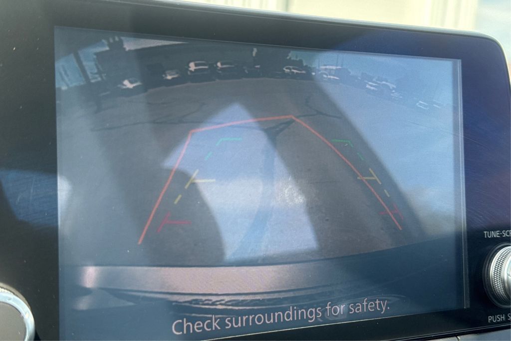 Vehicle image 26 of 37