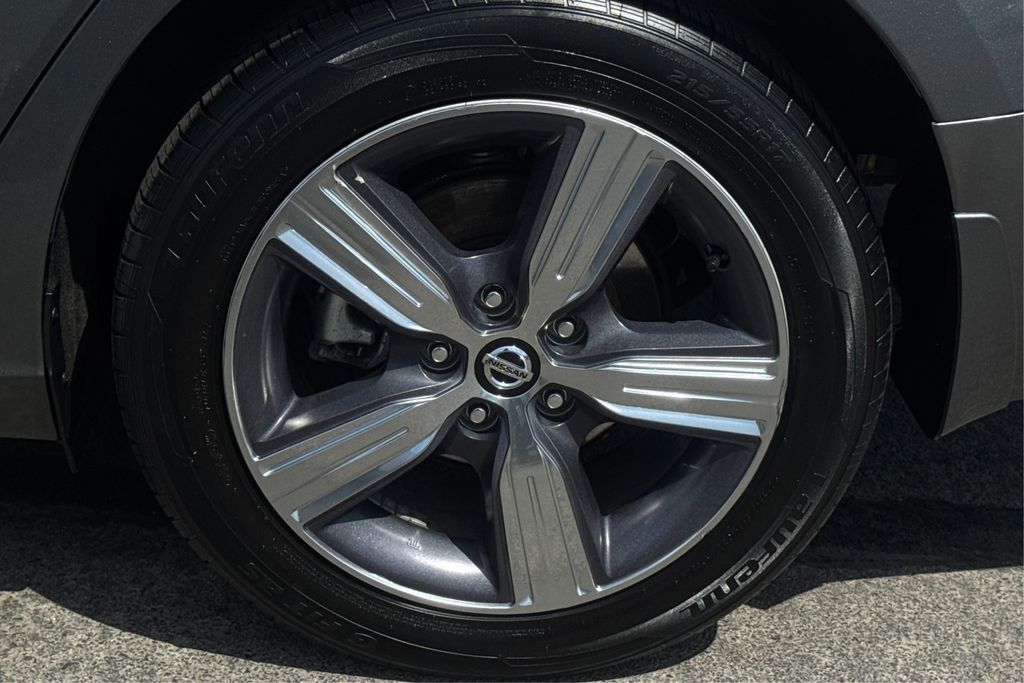 Vehicle image 22 of 37