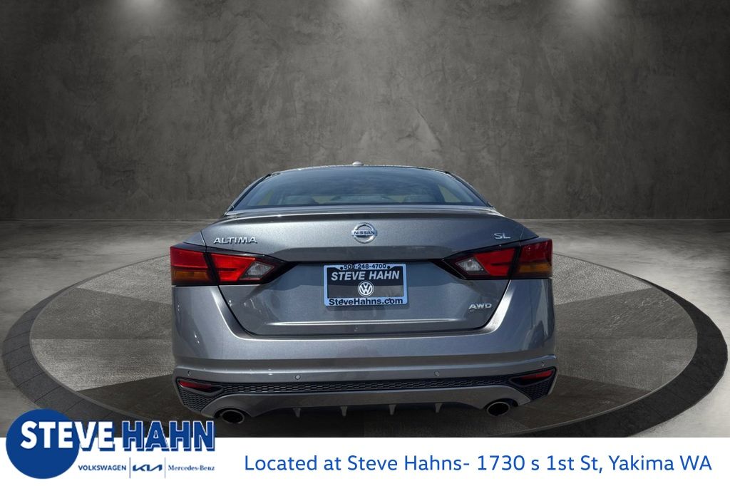 Vehicle image 6 of 37