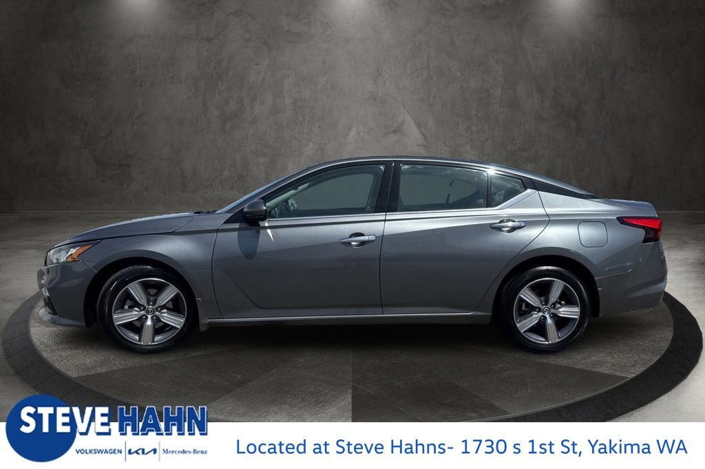 Vehicle image 8 of 37