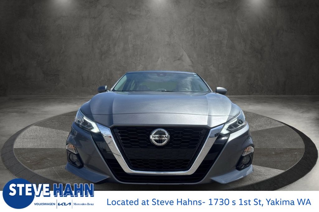 Vehicle image 2 of 37