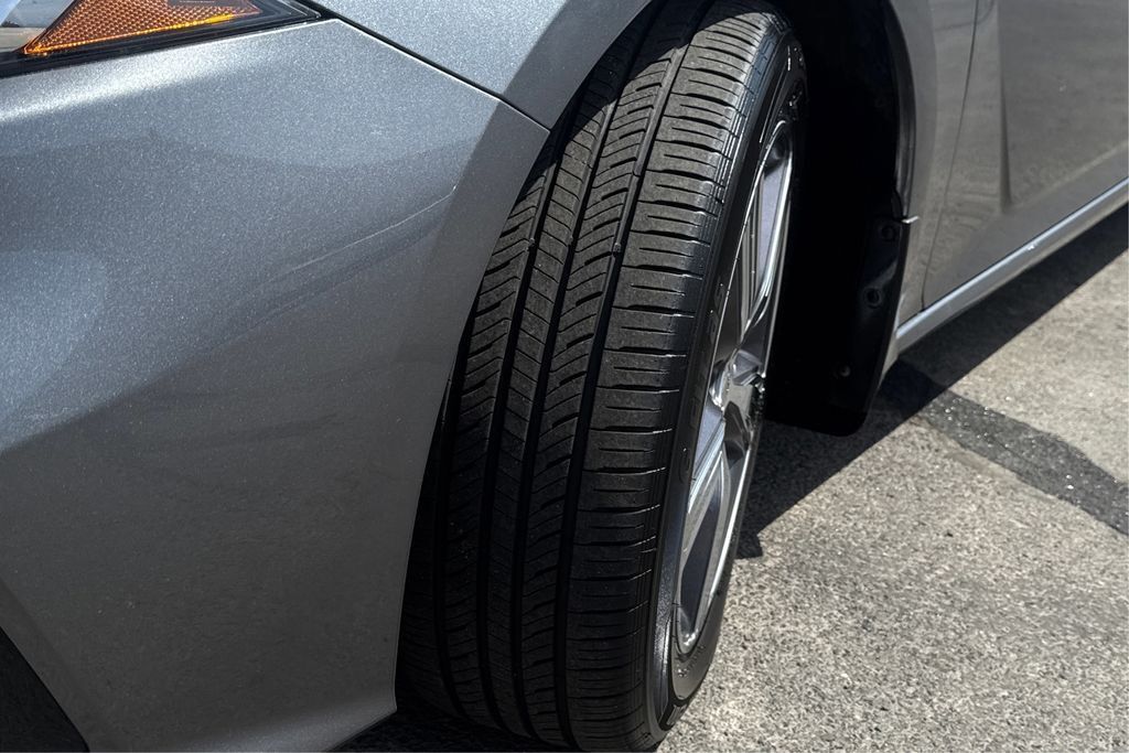 Vehicle image 23 of 37