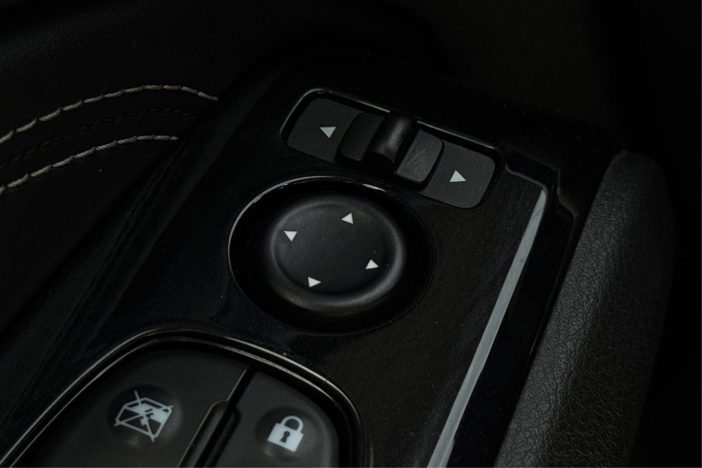 Vehicle image 34 of 37