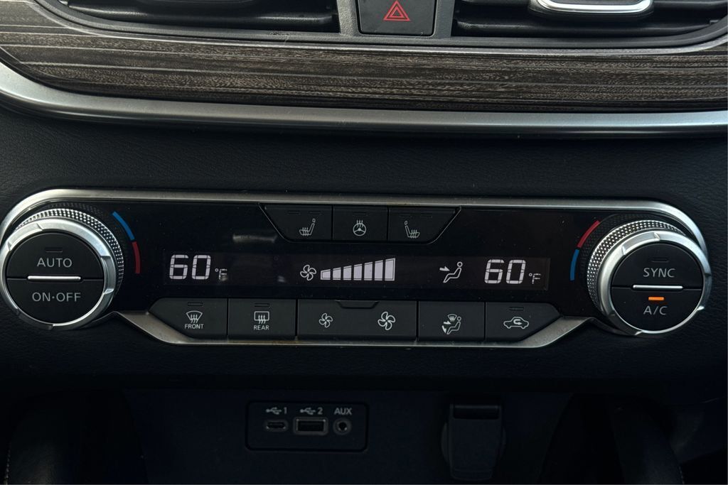 Vehicle image 27 of 37