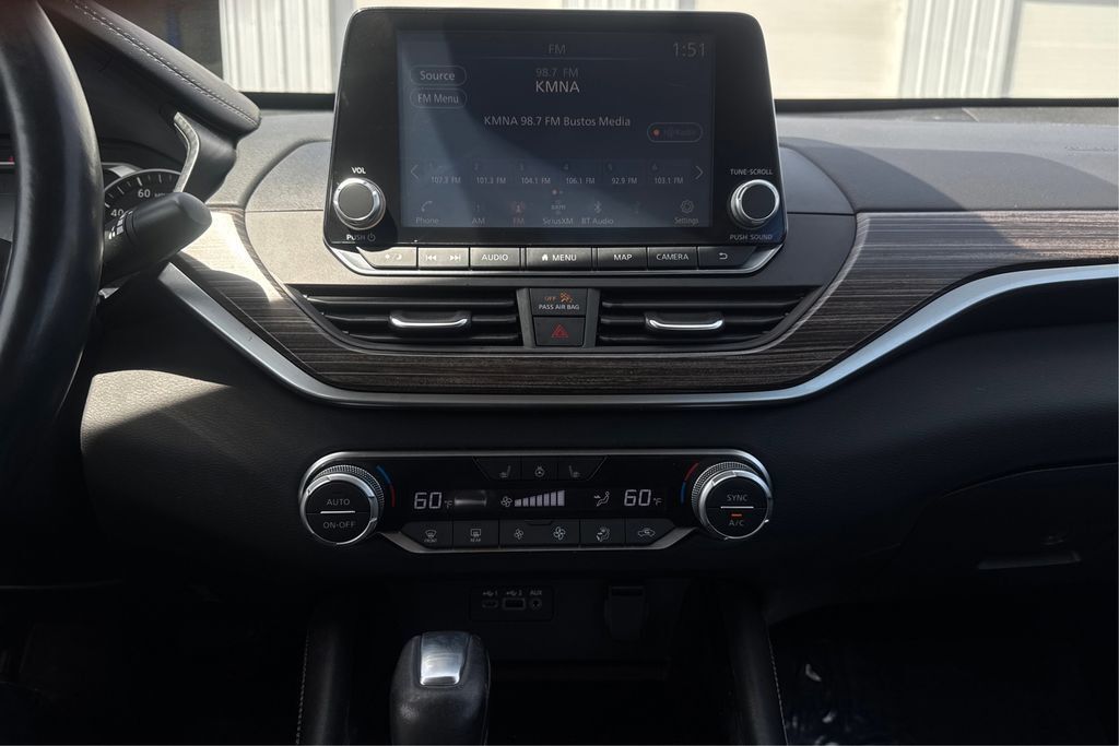 Vehicle image 17 of 37