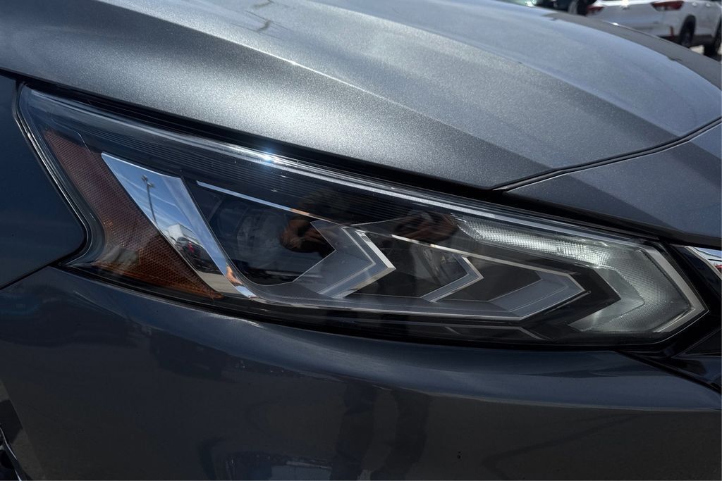 Vehicle image 25 of 37