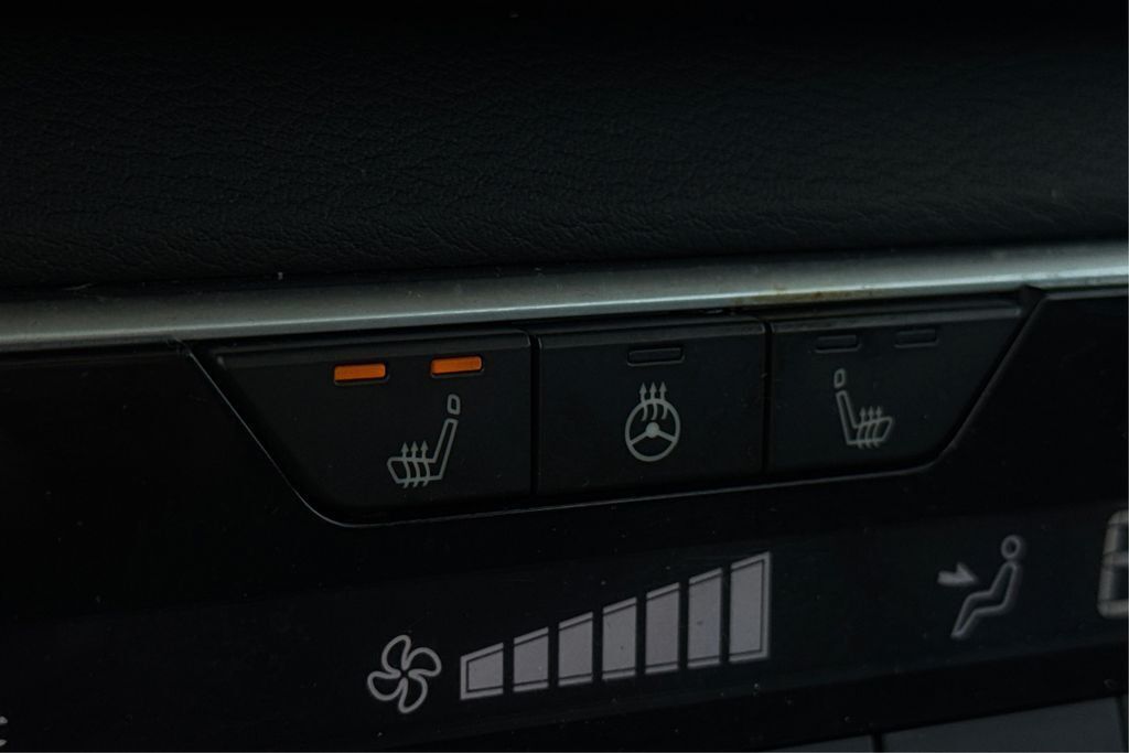 Vehicle image 35 of 37