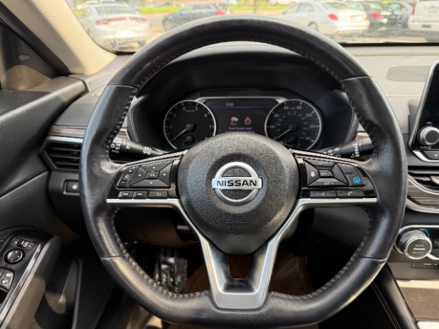 Vehicle image 12 of 17