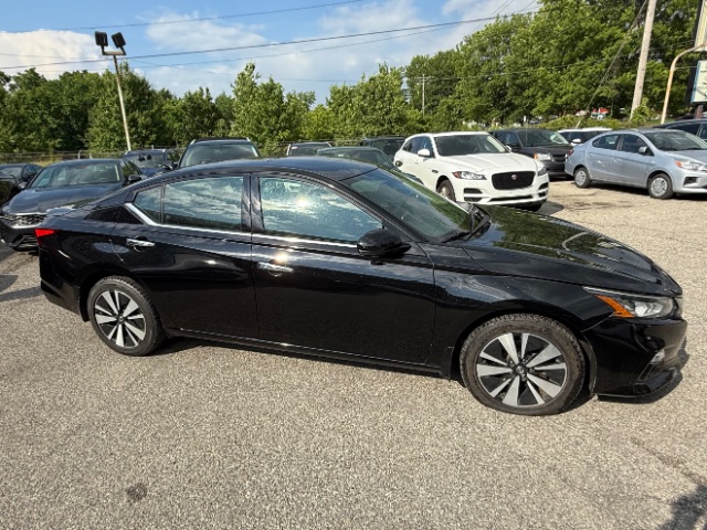 Vehicle image 2 of 17