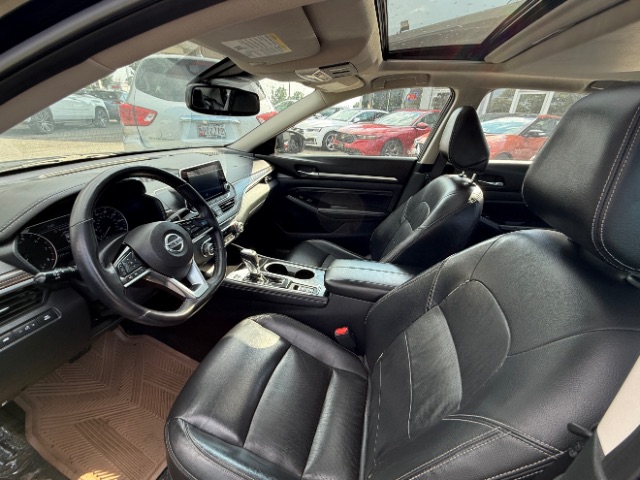 Vehicle image 8 of 17