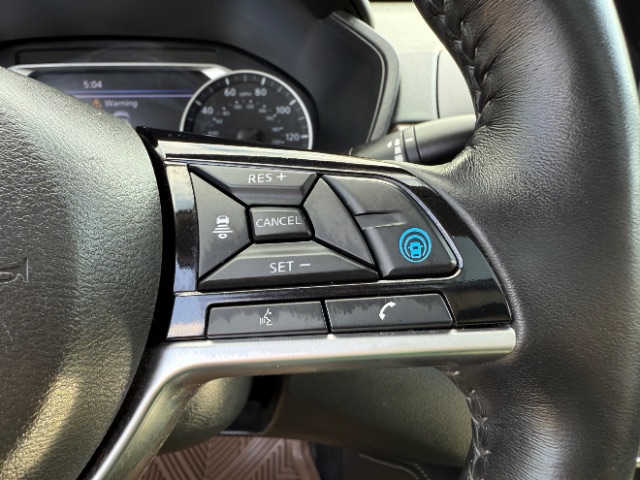 Vehicle image 14 of 17