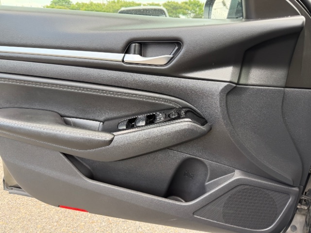 Vehicle image 16 of 17