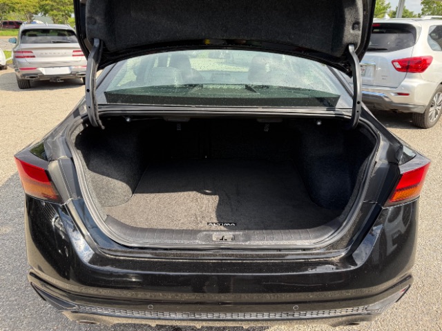 Vehicle image 7 of 17