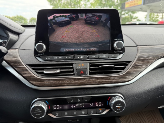 Vehicle image 10 of 17