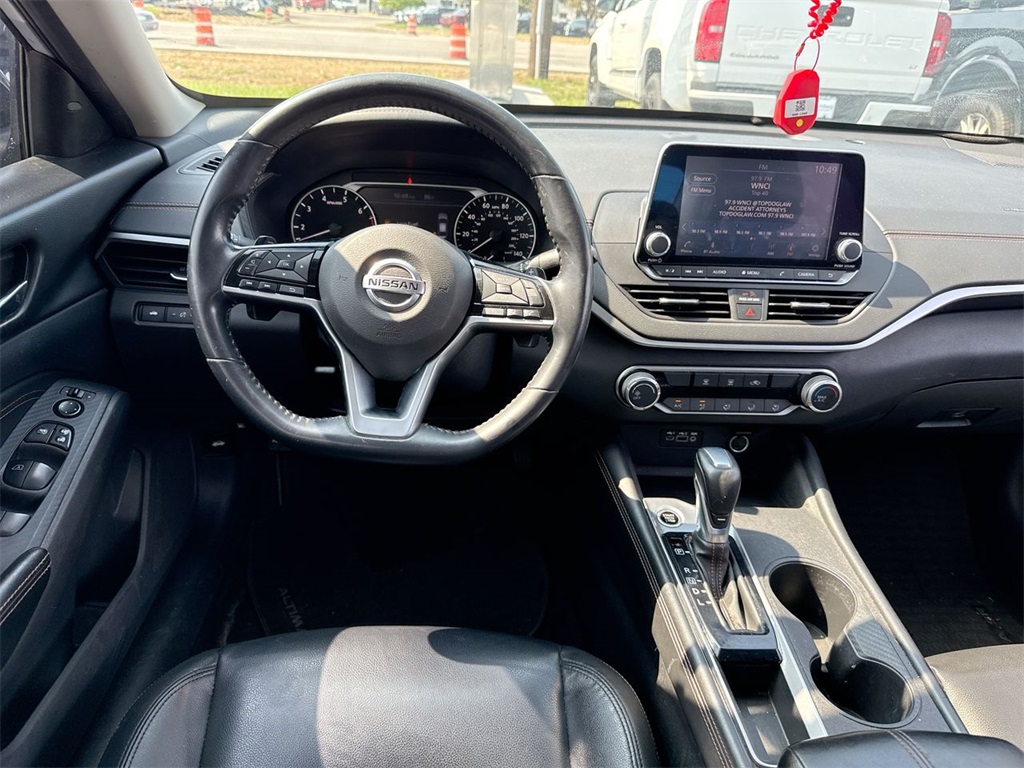 Vehicle image 15 of 24