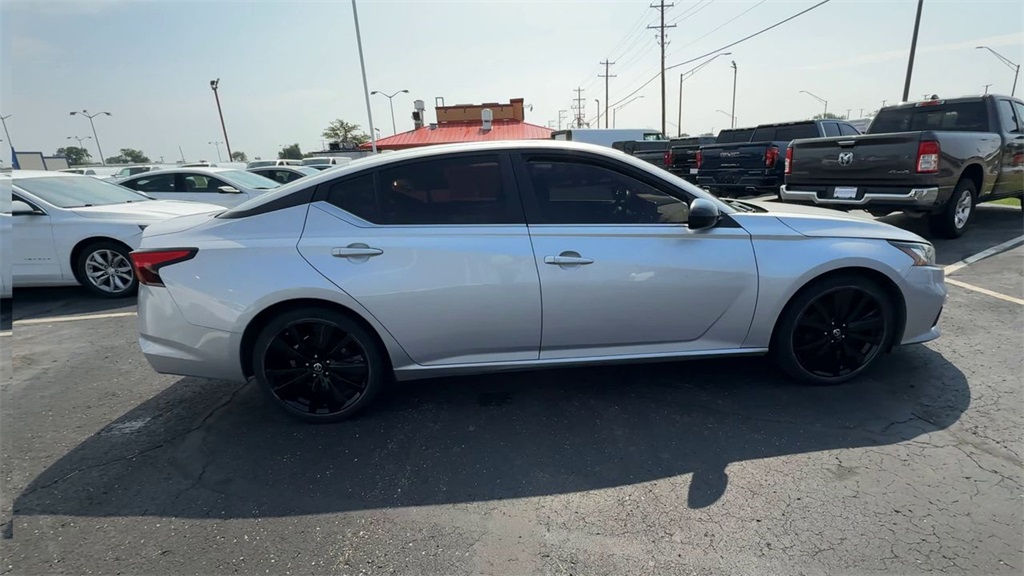 Vehicle image 5 of 24