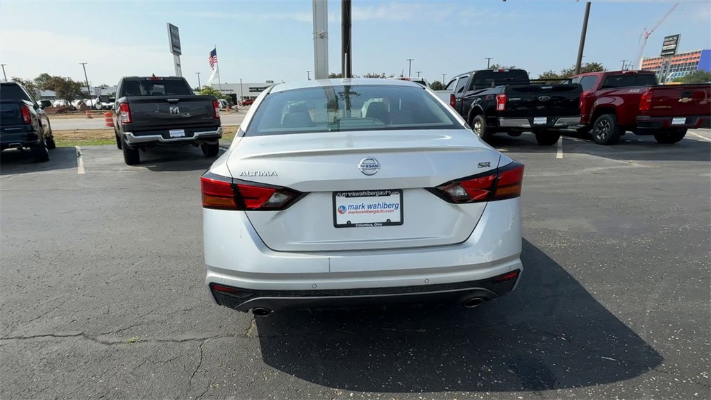 Vehicle image 6 of 24