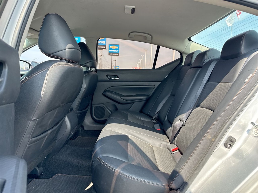 Vehicle image 14 of 24
