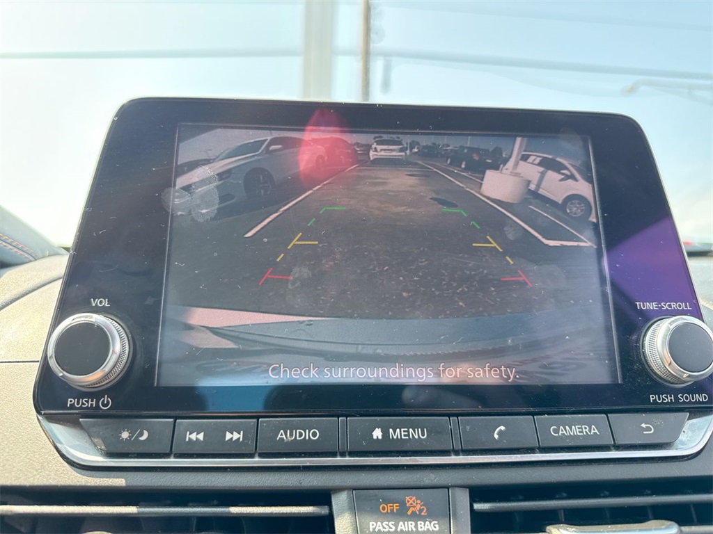 Vehicle image 17 of 24