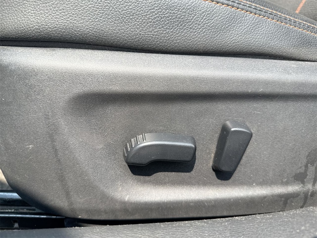 Vehicle image 21 of 24