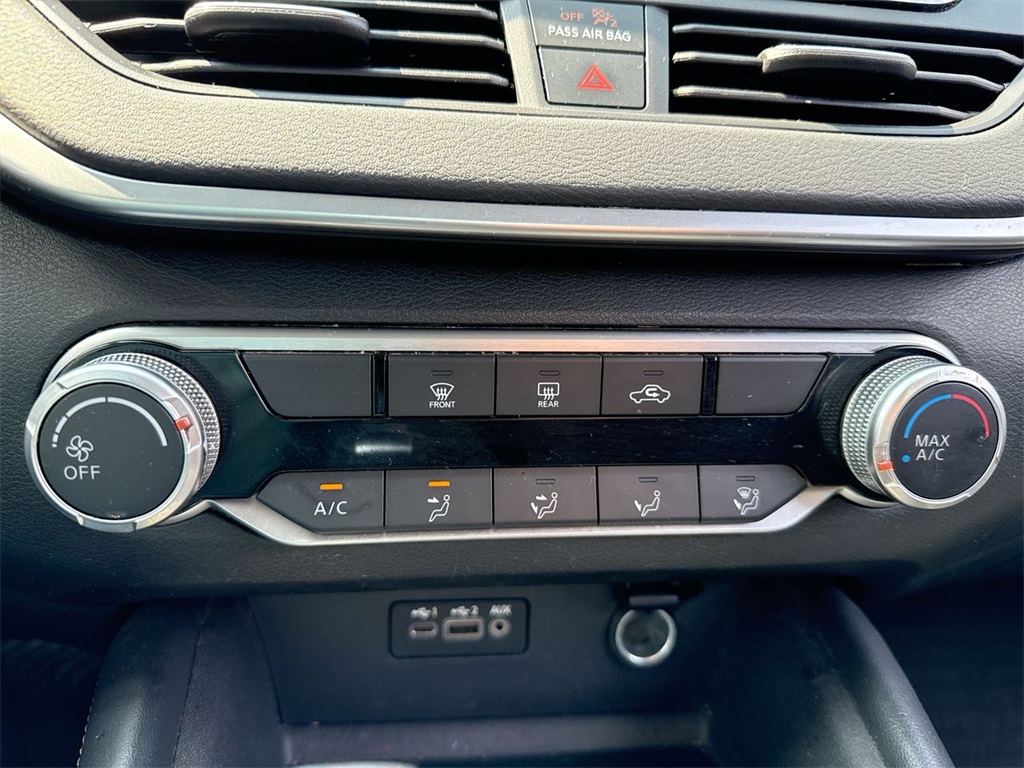 Vehicle image 23 of 24
