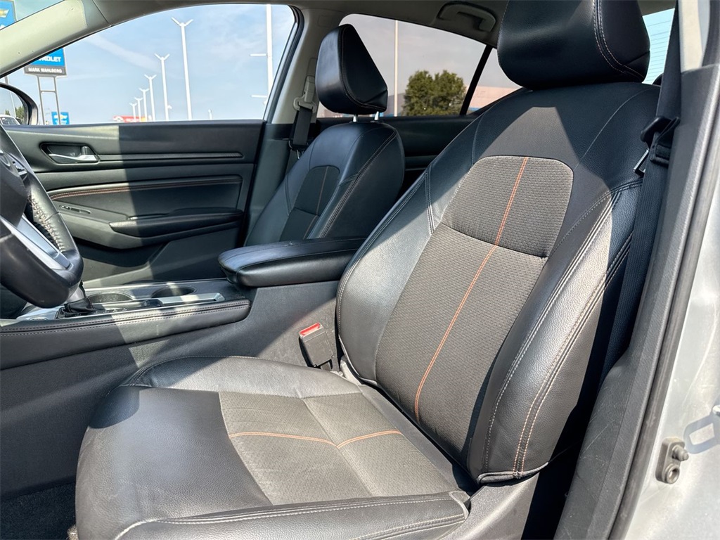 Vehicle image 12 of 24