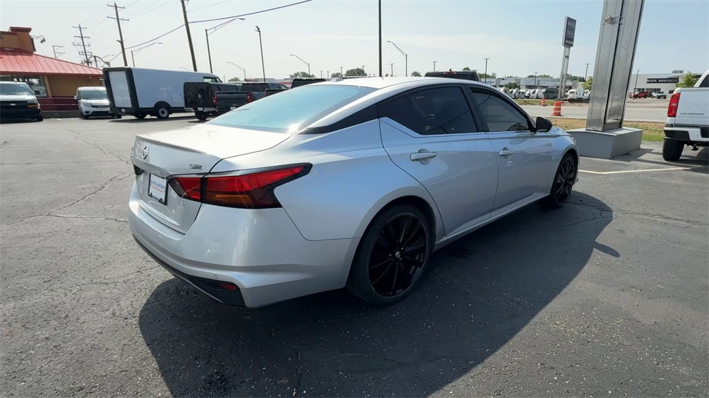 Vehicle image 4 of 24