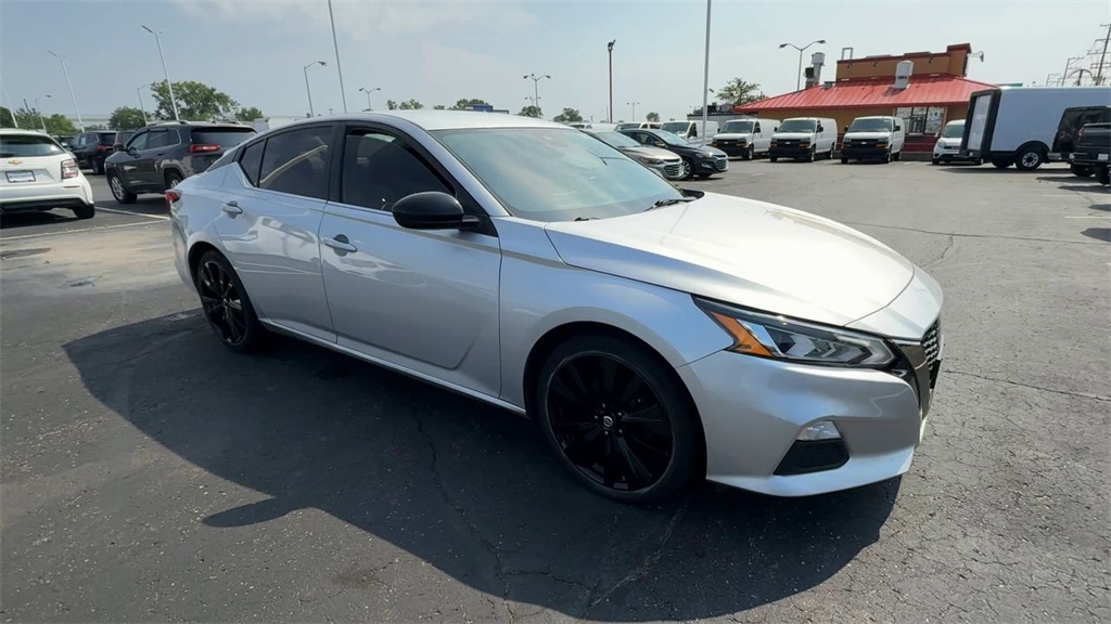 Vehicle image 3 of 24
