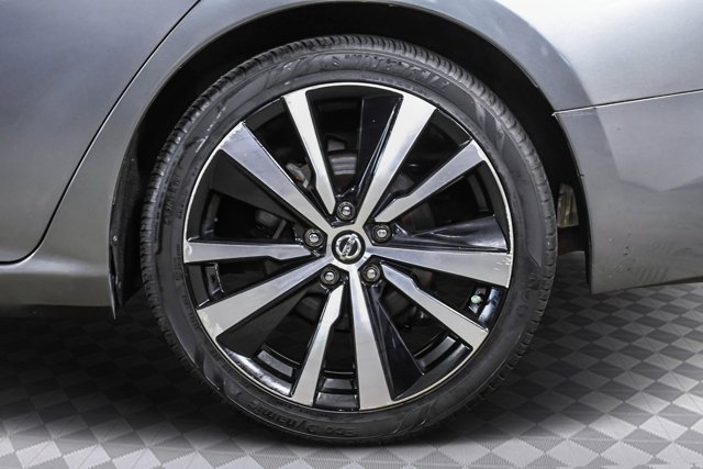 Vehicle image 11 of 32