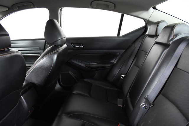 Vehicle image 13 of 32