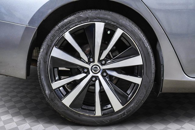 Vehicle image 10 of 32