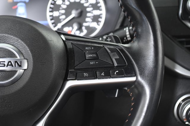 Vehicle image 21 of 32