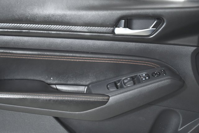 Vehicle image 25 of 32
