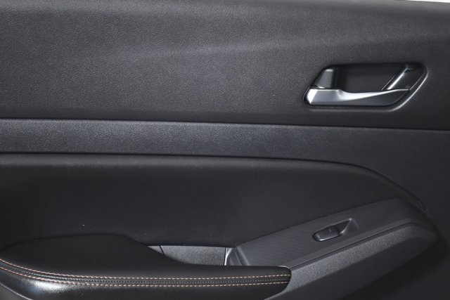 Vehicle image 26 of 32