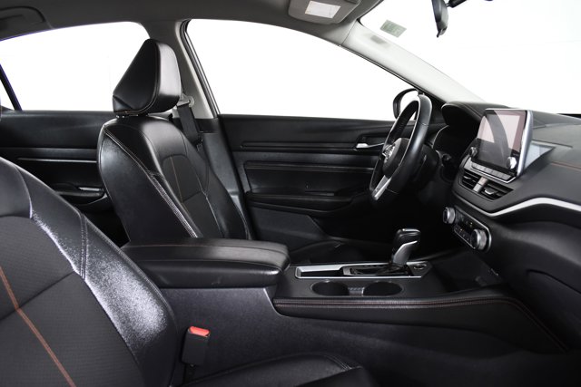 Vehicle image 14 of 32