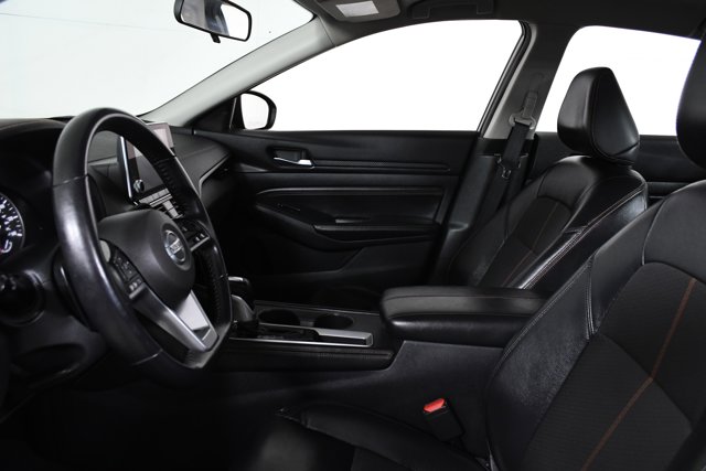 Vehicle image 15 of 32