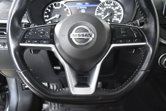 Vehicle image 18 of 32