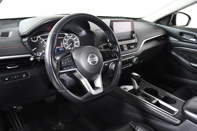 Vehicle image 17 of 32