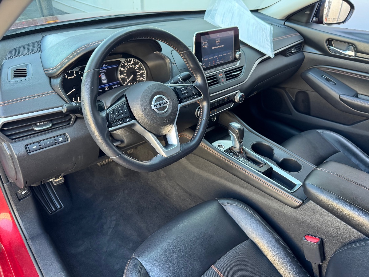 Vehicle image 8 of 17
