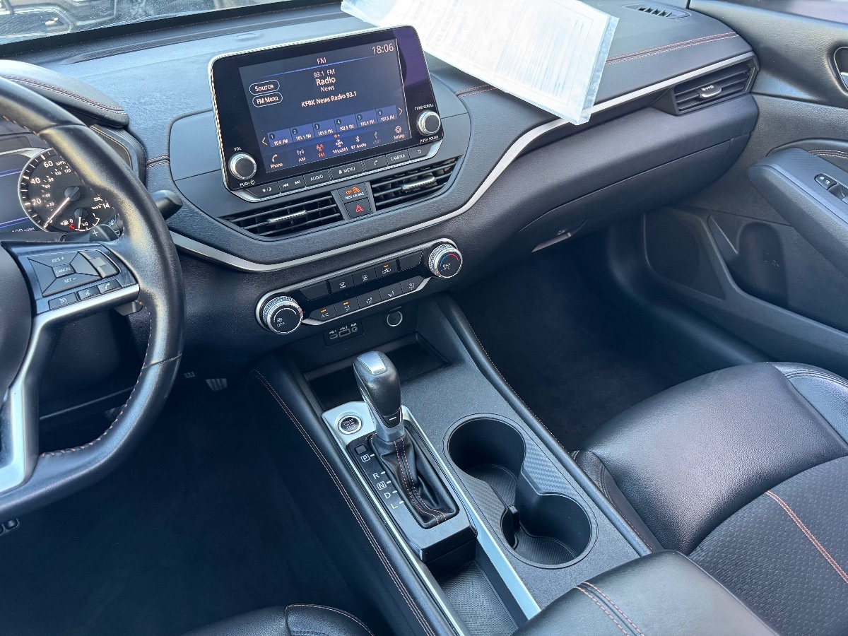 Vehicle image 16 of 17