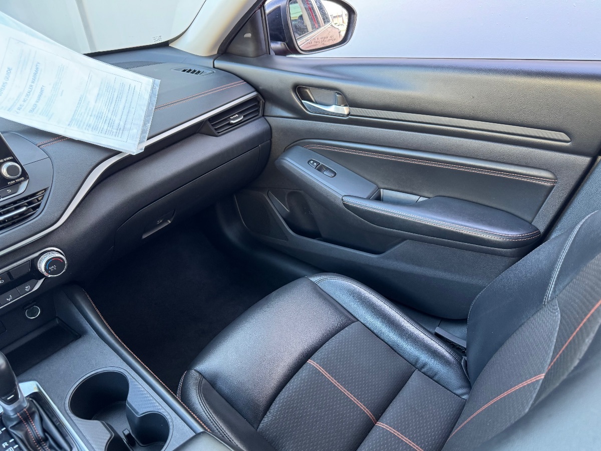 Vehicle image 15 of 17