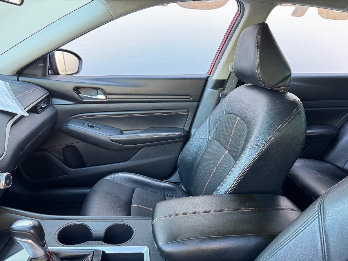 Vehicle image 12 of 17