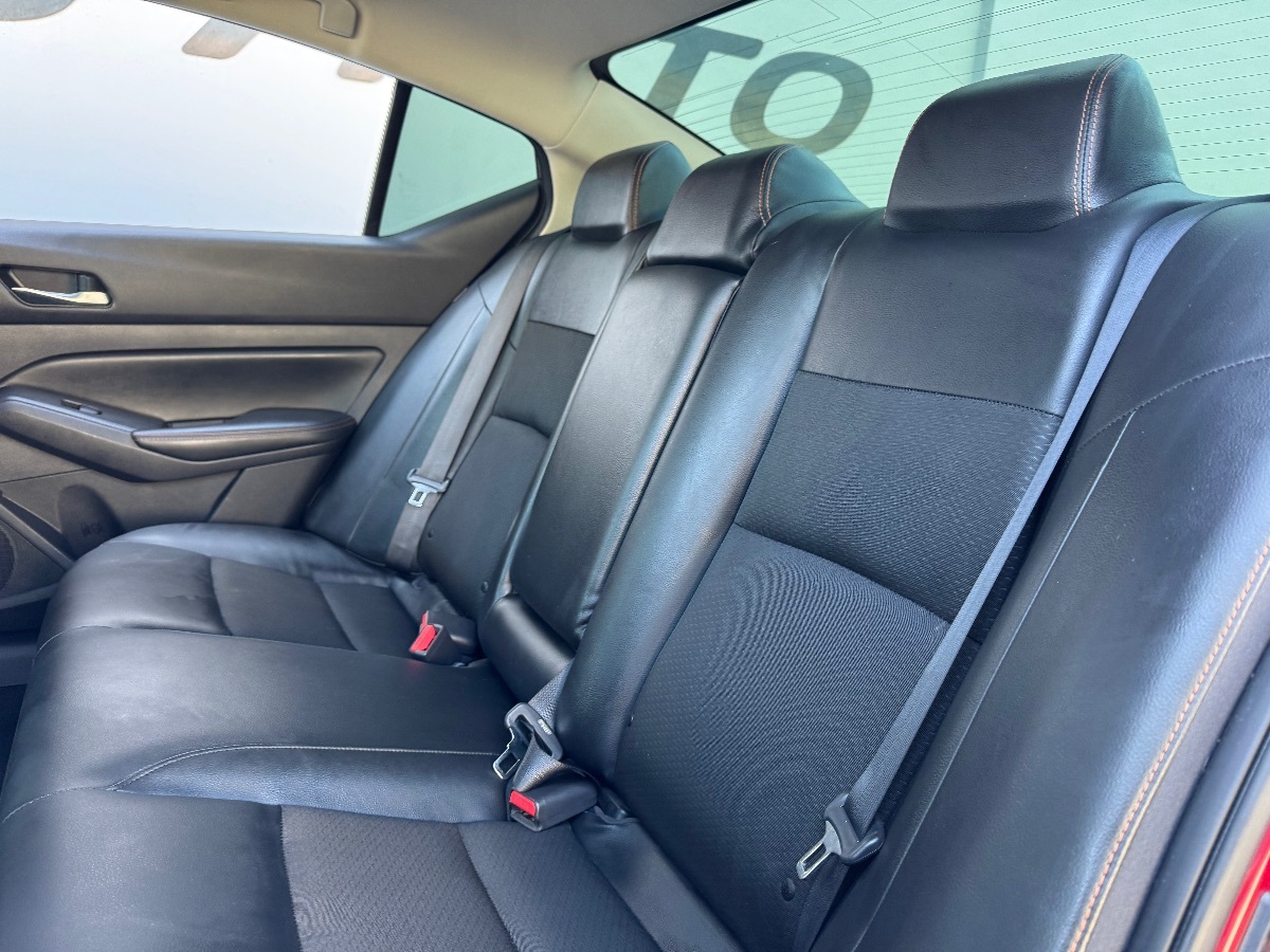 Vehicle image 14 of 17