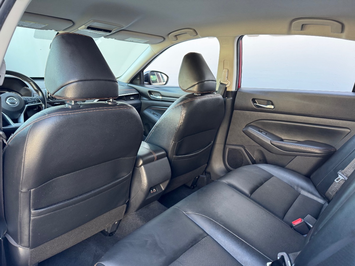 Vehicle image 13 of 17