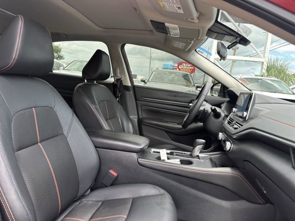 Vehicle image 11 of 23