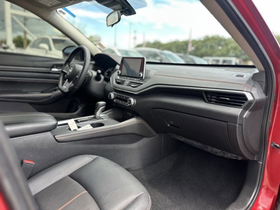 Vehicle image 13 of 23