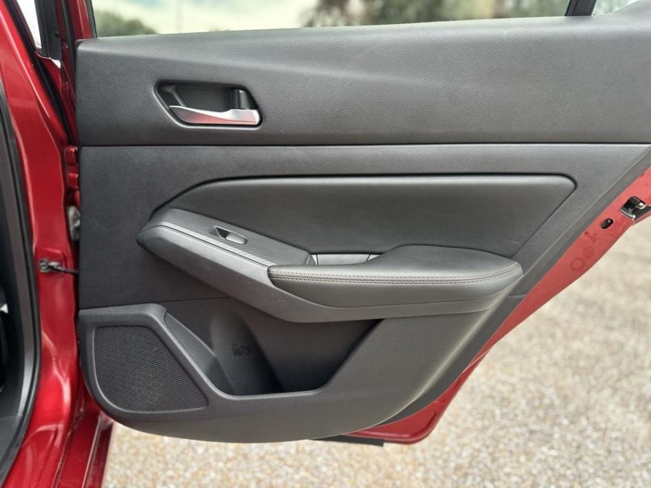Vehicle image 20 of 23