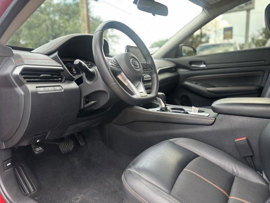 Vehicle image 14 of 23