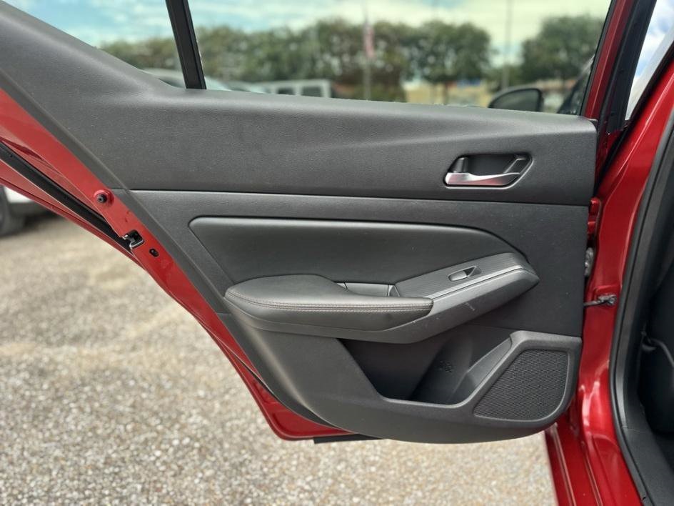 Vehicle image 22 of 23