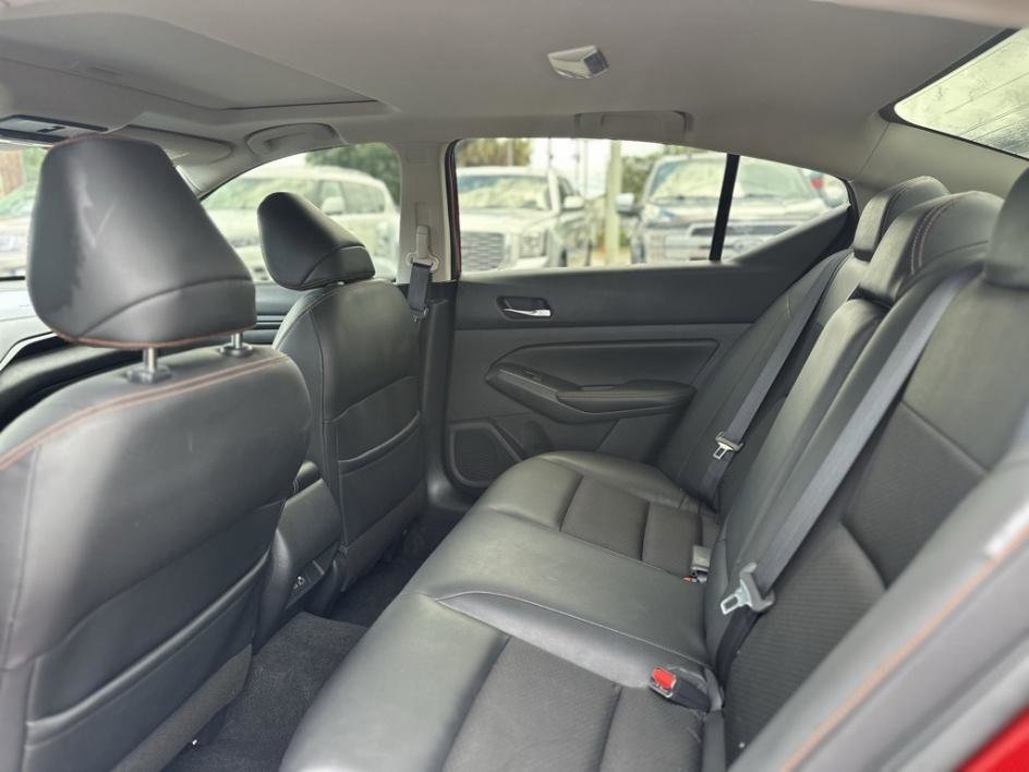 Vehicle image 10 of 23